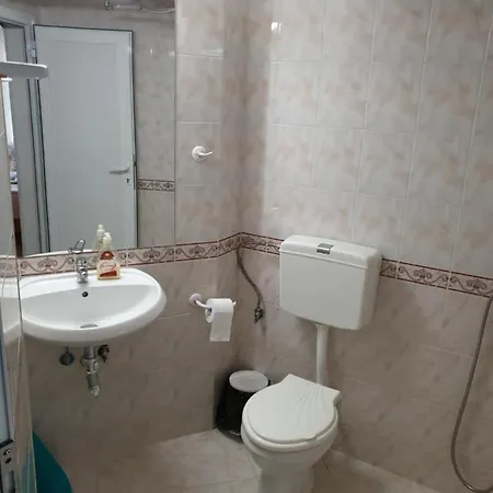 Juja Affittacamere 2*