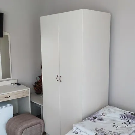 Juja Gasthuis 2*
