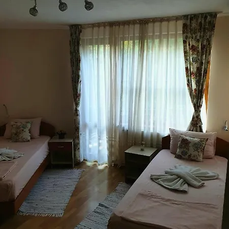 жужа Къща за гости 2*